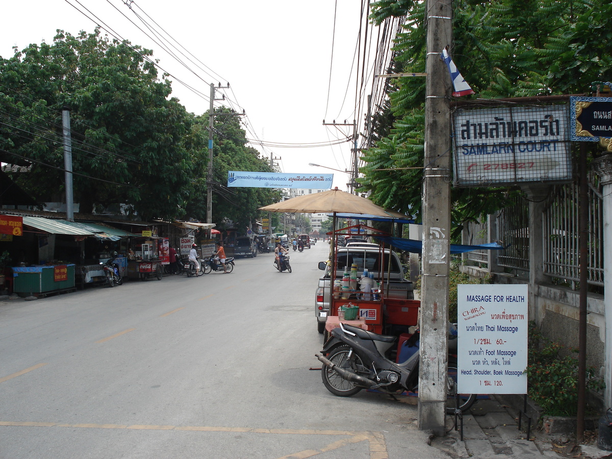 รูปถ่าย ไทย(Thailand) เชียงใหม่(Chiang Mai) ข้างในคุเมืองเชียงใหม่(Inside Canal) ถนนสามล้าน(Sam Lan Road) 2006-04 18