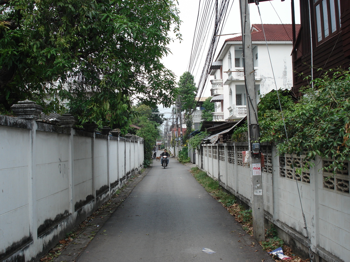 รูปถ่าย ไทย(Thailand) เชียงใหม่(Chiang Mai) ข้างในคุเมืองเชียงใหม่(Inside Canal) ถนนสามล้าน(Sam Lan Road) 2006-04 13