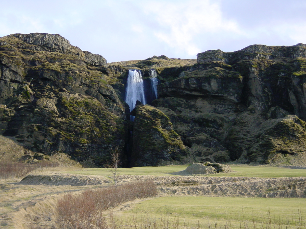 รูปถ่าย ไอซ์แลนด์(Iceland) น้ำตกเซลยาลันด์สฟอสส์(Seljarlandsfoss) 2003-03 0