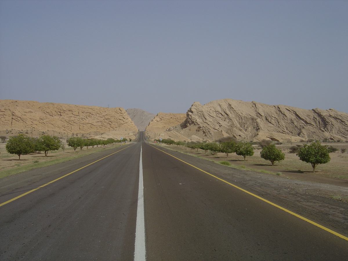 รูปถ่าย โอมาน(Oman) จากบูไรมิไปถนนโซฮาร์(Buraimi to Sohar road) 2005-03 1