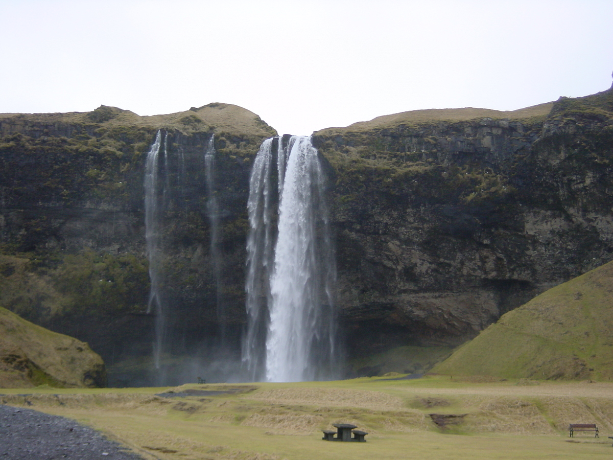 รูปถ่าย ไอซ์แลนด์(Iceland) น้ำตกเซลยาลันด์สฟอสส์(Seljarlandsfoss) 2003-03 9