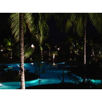 รูปถ่าย ไทย(Thailand) เขาหลัก(Khao Lak) โรงแรมเลอเมอริเดียน เขาหลัก(Meridien Khao Lak Hotel) สีสันกลางคืน(By Night) 2005-12 3