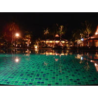 รูปถ่าย ไทย(Thailand) เขาหลัก(Khao Lak) โรงแรมเลอเมอริเดียน เขาหลัก(Meridien Khao Lak Hotel) สีสันกลางคืน(By Night) 2005-12 17