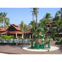 รูปถ่าย ไทย(Thailand) ภูเก็ต(Phuket) ป่าตอง(Patong) ถนนเลียบชายหาด(Beach Road) 2005-12 17