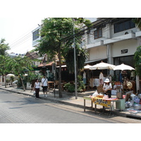 รูปถ่าย ไทย(Thailand) เชียงใหม่(Chiang Mai) ข้างในคุเมืองเชียงใหม่(Inside Canal) ราชดำเนิน (ถนนคนเดิน)(Rad Cha Dom Nurn (Walking Street)) 2006-04 10