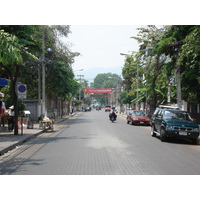 รูปถ่าย ไทย(Thailand) เชียงใหม่(Chiang Mai) ข้างในคุเมืองเชียงใหม่(Inside Canal) ราชดำเนิน (ถนนคนเดิน)(Rad Cha Dom Nurn (Walking Street)) 2006-04 6